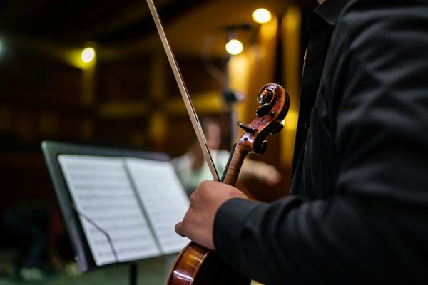 Découvrez des cours de violon personnalisés à domicile à Valenciennes